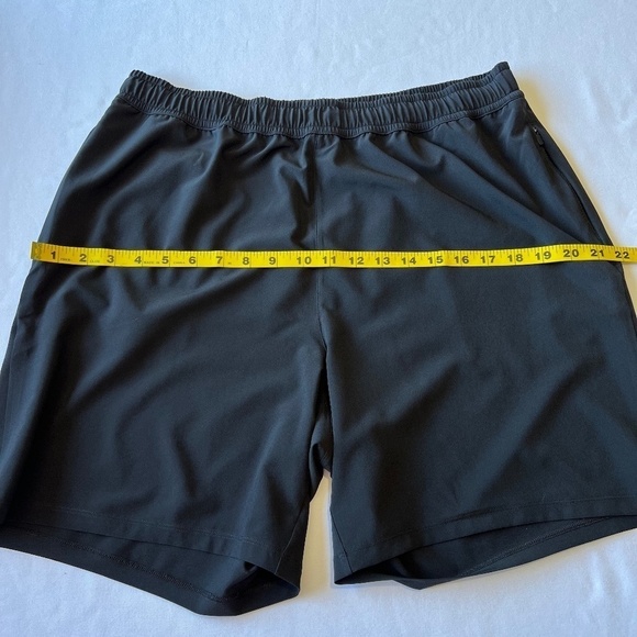 Beyond Yoga men’s Pivotal performance shorts - Picture 7 of 13